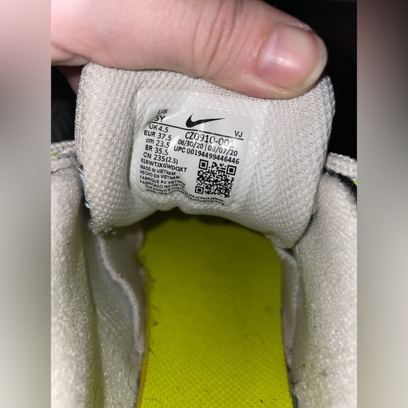 Air maxes Nike shoes - Picture 2 of 8